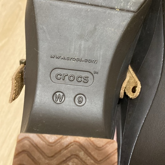 Crocs Clogs - Picture 6 of 7